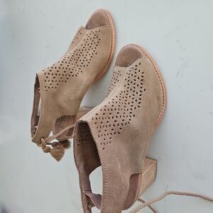 NWT Toms Suede/Leather, Tan Back tie Mule Size 8M